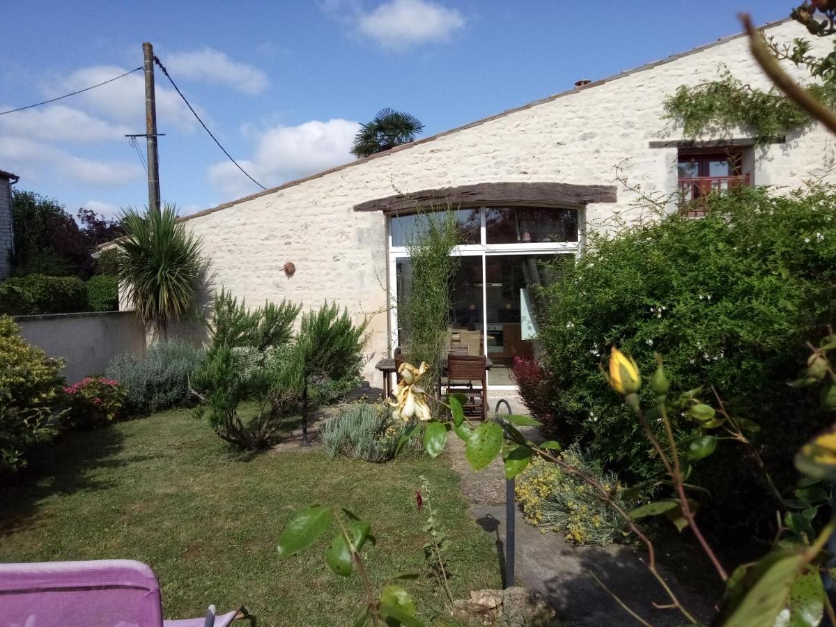 Les Gites Du Veau D'Or Ozillac Exterior foto
