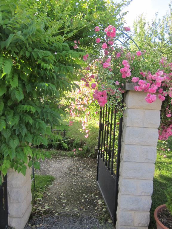 Les Gites Du Veau D'Or Ozillac Exterior foto